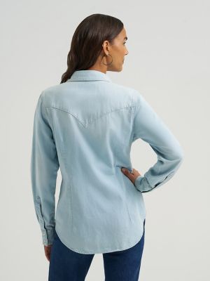 Women's Wrangler Iconic Western Snap Denim Shirt in Bleached Denim alternative view 2