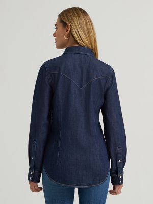 Women's Wrangler Iconic Western Snap Denim Shirt in Dark Denim alternative view 4