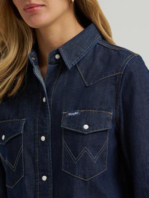 Women's Wrangler Iconic Western Snap Denim Shirt in Dark Denim alternative view 5