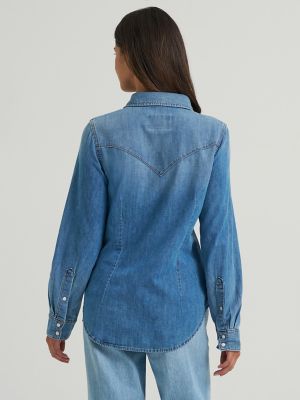 Women's Wrangler Iconic Western Snap Denim Shirt in Light Denim