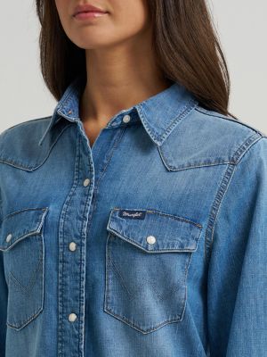 Women's Wrangler Iconic Western Snap Denim Shirt in Light Denim