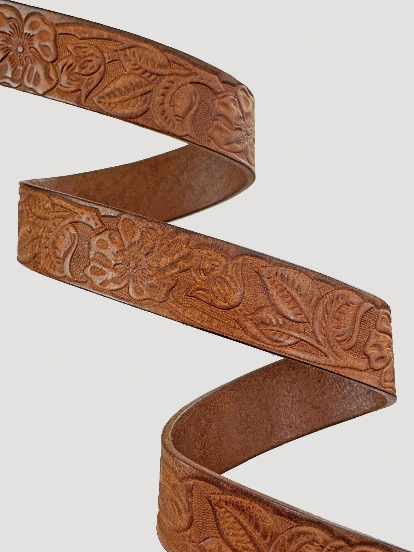 Ремень Wrangler Floral Carved Belt для девочек, цвет: Рыжевато-коричневый — фото 3