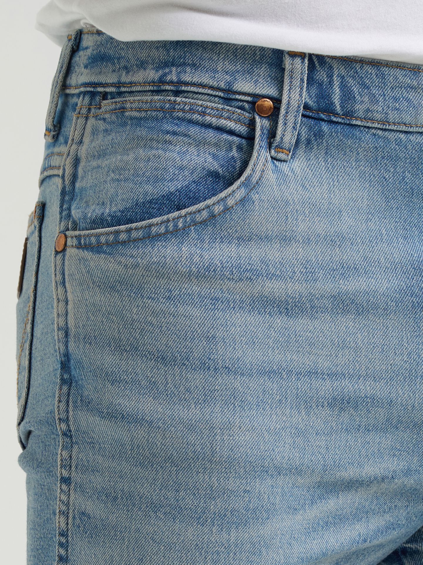 Мужские джинсы Wrangler Cowboy Cut® Slim Fit Vintage Wash, цвет: Синий — фото 6