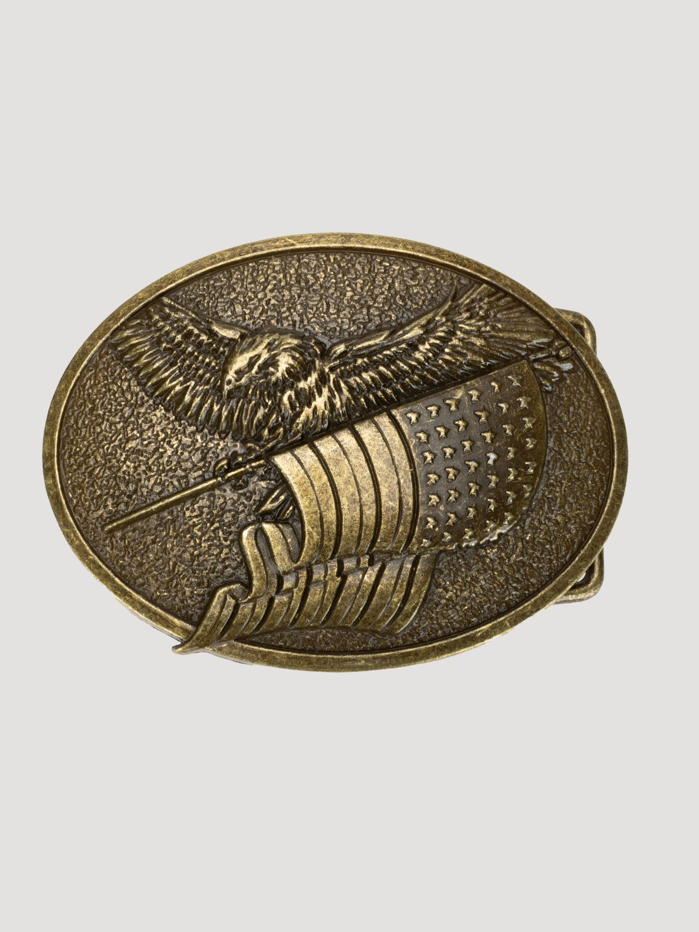 Мужской ремень Wrangler American Flag With Eagle Belt Buckle, цвет: Состаренный латунный — фото 1
