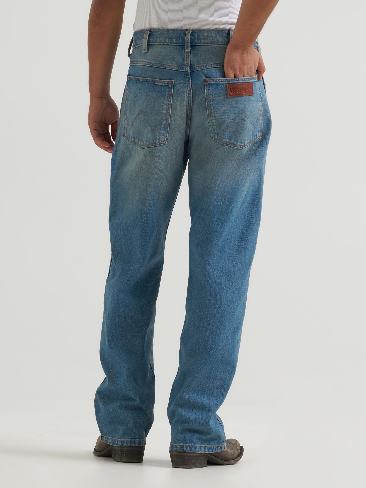 Мужские джинсы Wrangler Loose Straight, цвет: Authentic Medium — фото 2