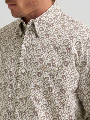 Wrangler&reg; George Strait&trade; Long Sleeve Button Down Two Pocket Shirt in Green Vines