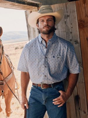 Wrangler® George Strait™ Short Sleeve One Pocket Button Down Shirt