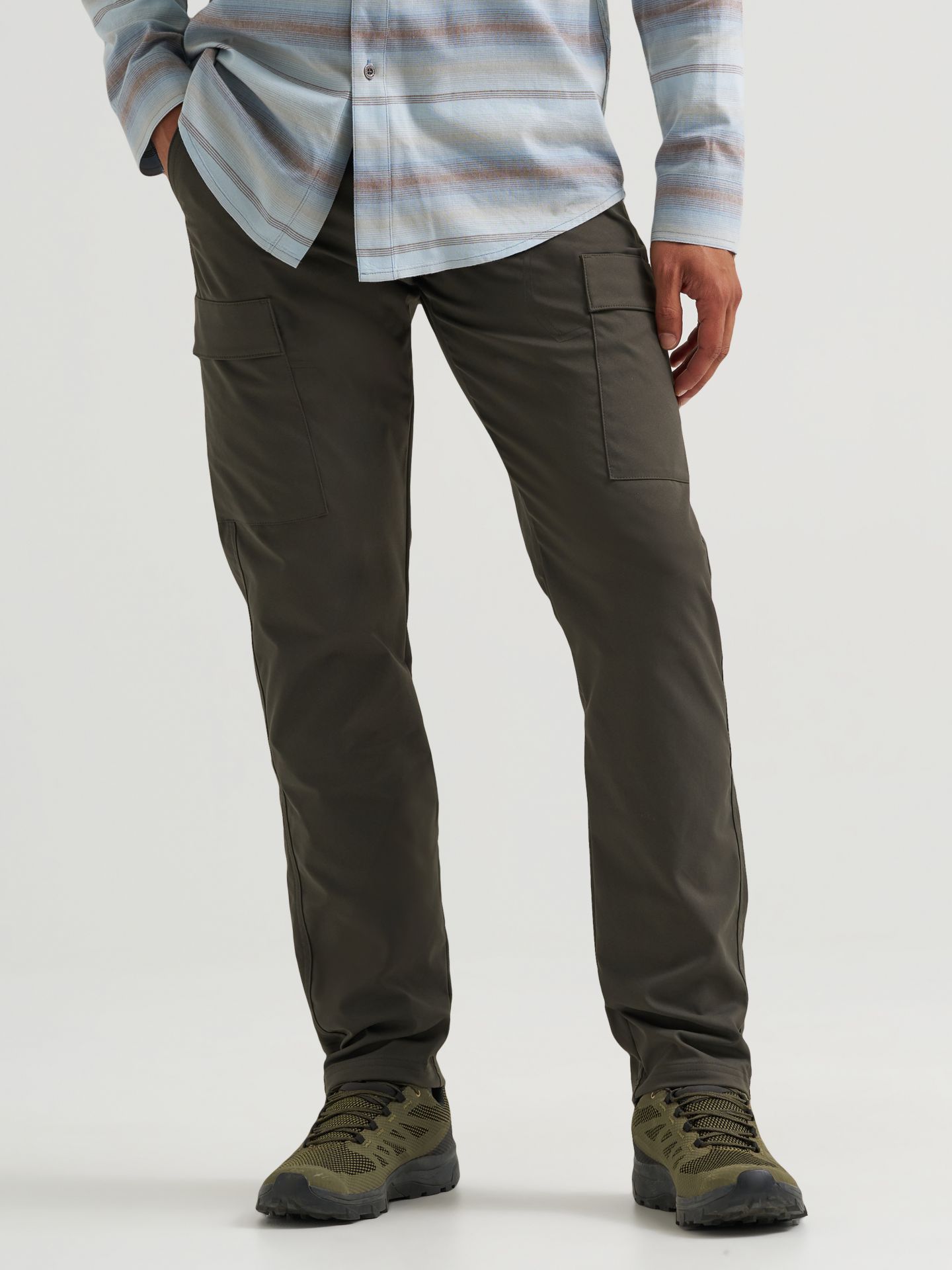 Мужские брюки Wrangler Outdoor Performance Cargo, цвет: Чёрный чернильный — фото 2