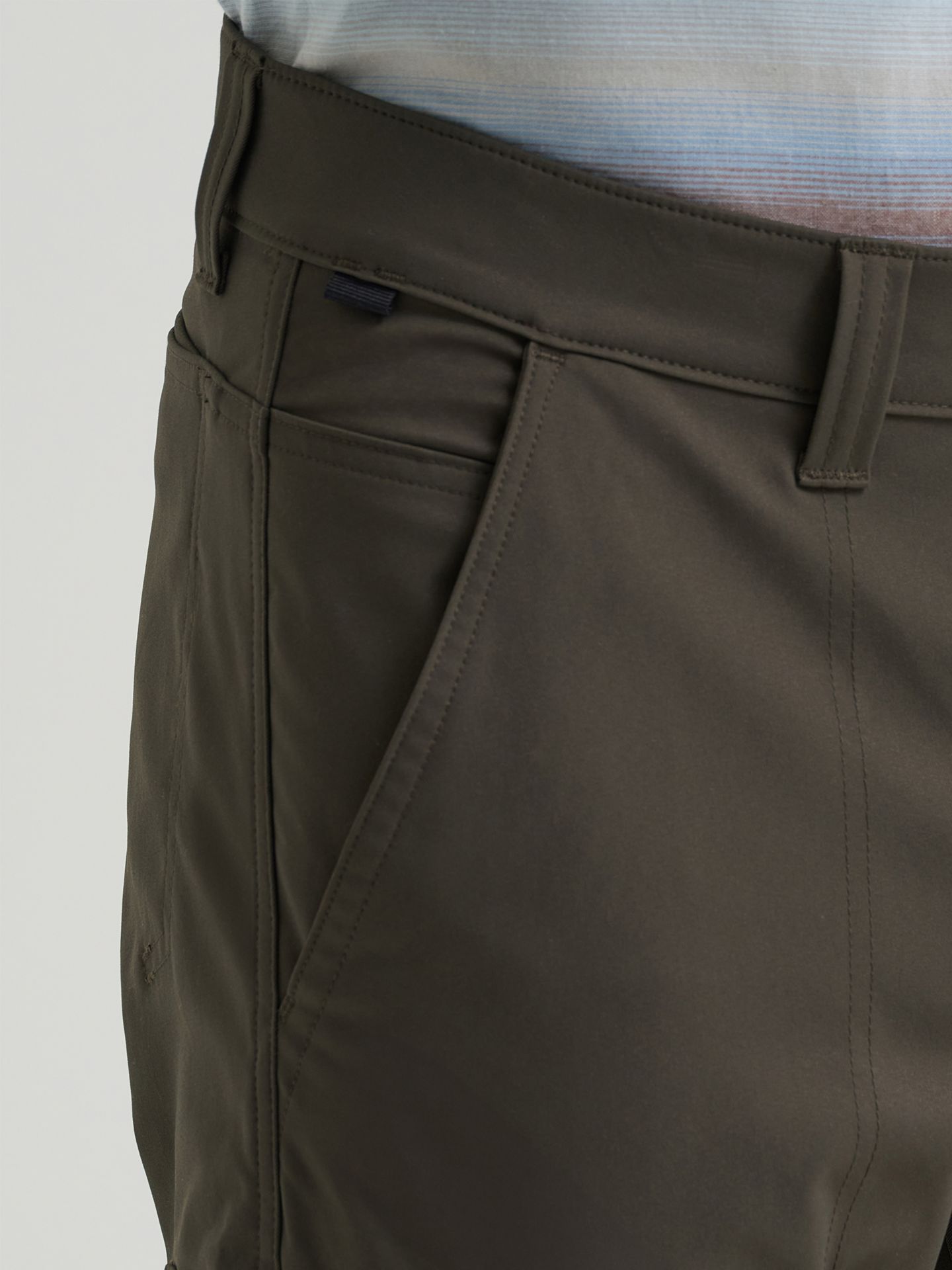 Мужские брюки Wrangler Outdoor Performance Cargo, цвет: Чёрный чернильный — фото 7