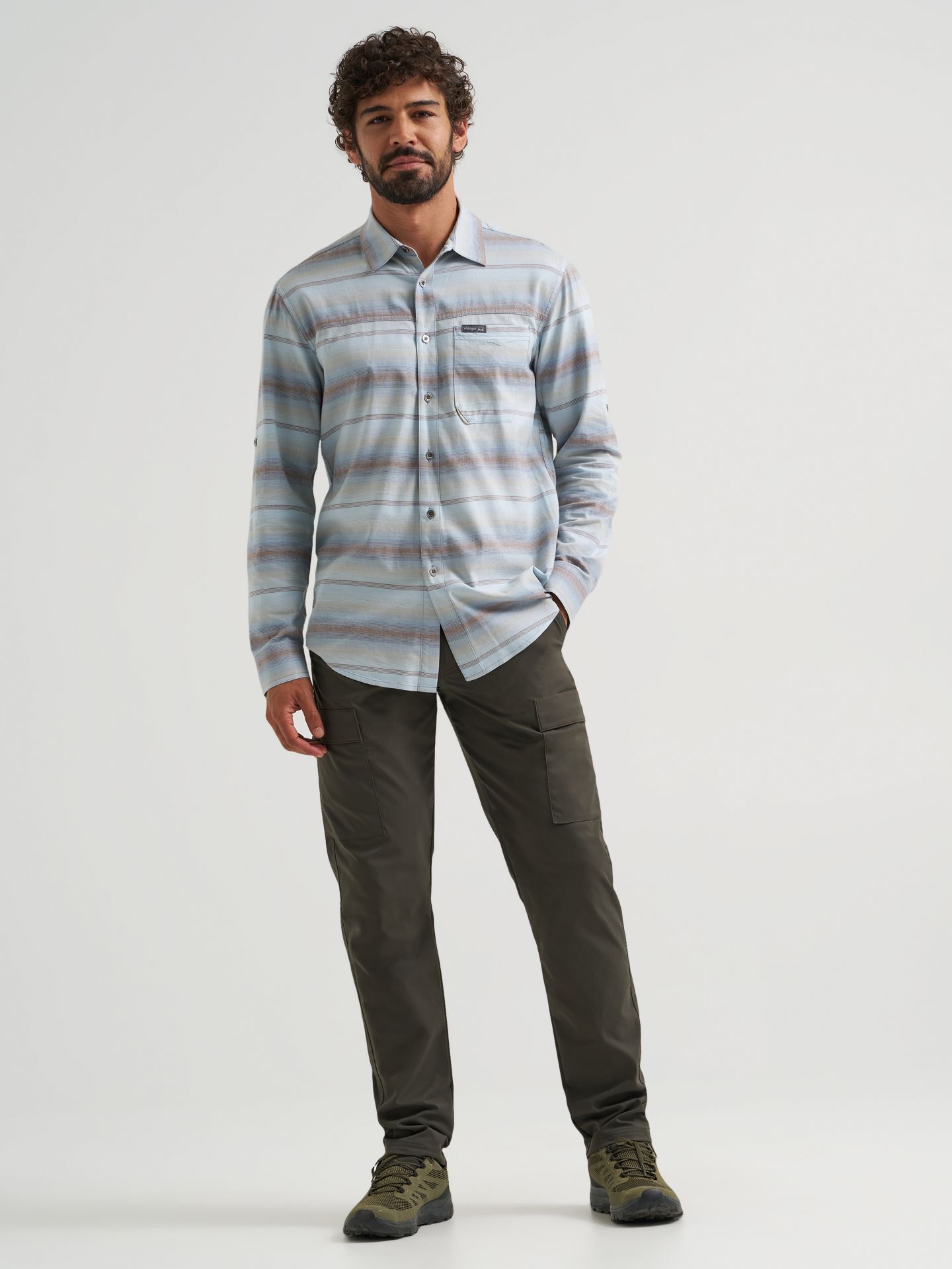 Мужские брюки Wrangler Outdoor Performance Cargo, цвет: Чёрный чернильный — фото 1
