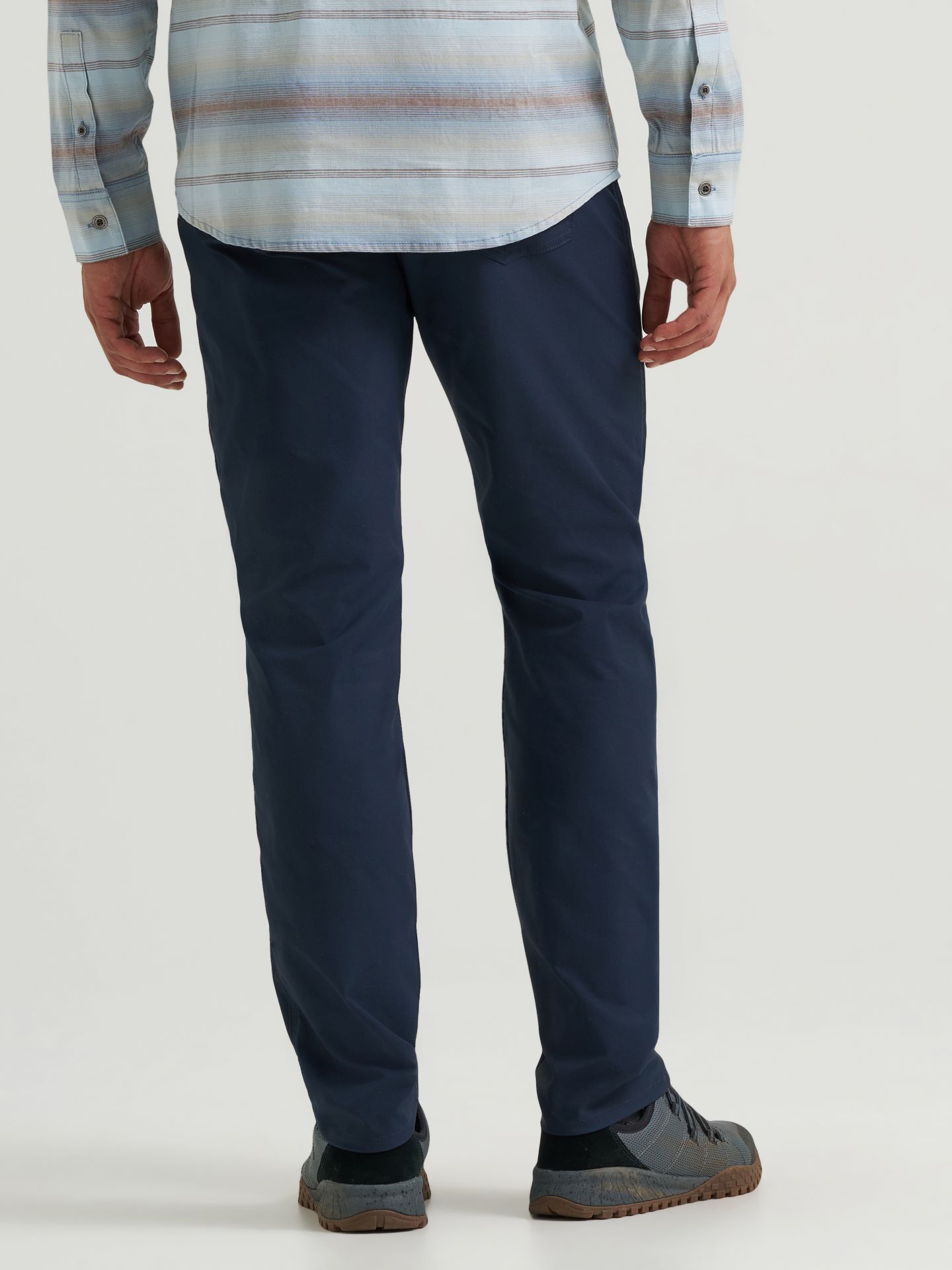 Мужские брюки Wrangler Outdoor Performance 5 Pocket, цвет: Тёмный сапфировый — фото 3