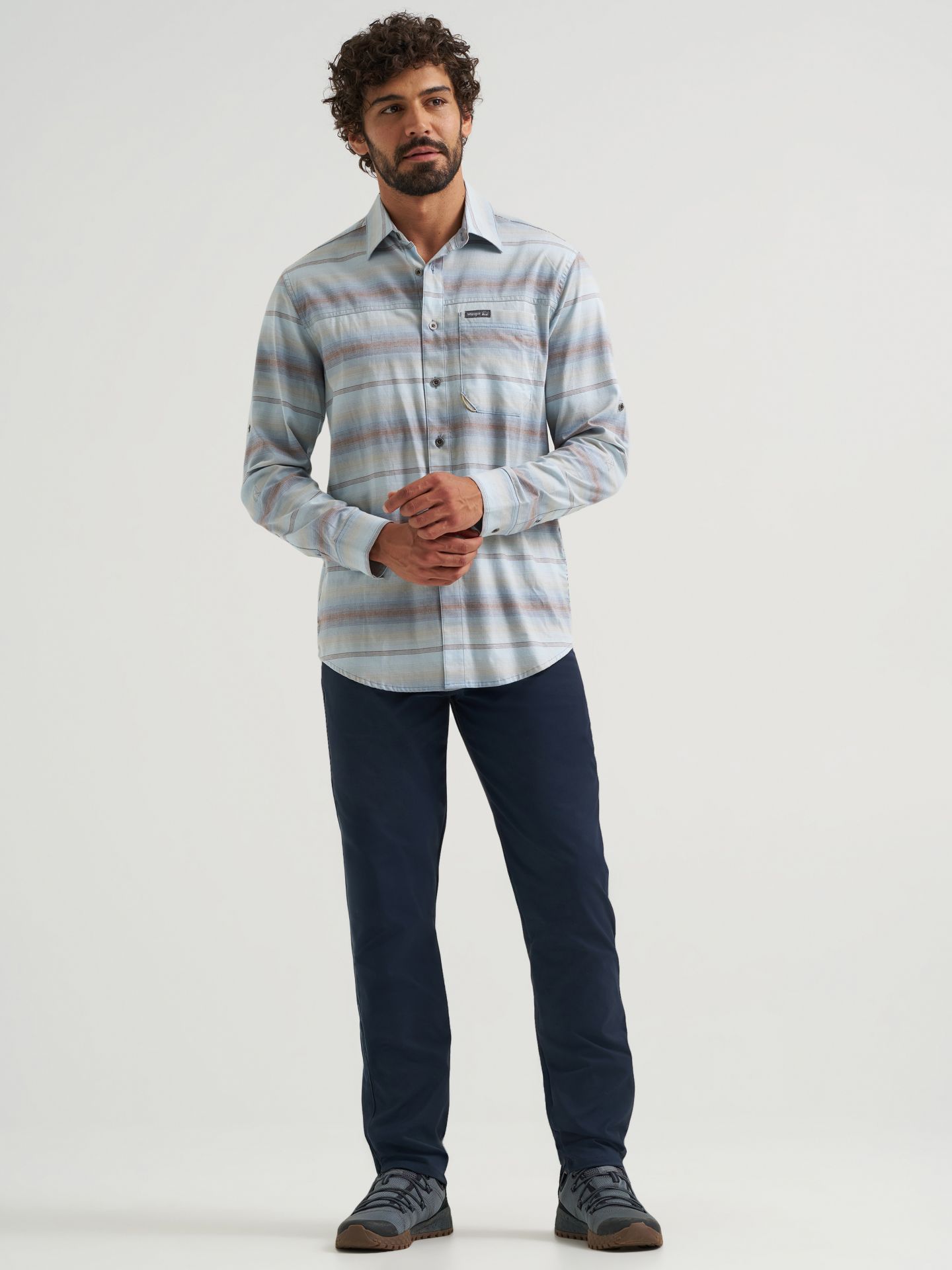 Мужские брюки Wrangler Outdoor Performance 5 Pocket, цвет: Тёмный сапфировый — фото 1