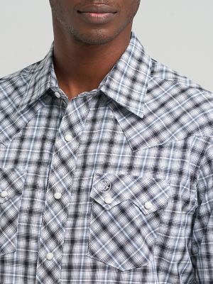 Men's Wrangler Retro&reg; Long Sleeve Sawtooth Snap Pocket Western Shirt in Pine Black