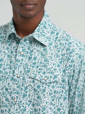 Men's Wrangler&reg; Retro&reg; Premium Long Sleeve Western Snap Printed Shirt in Leafy Emerald alternative view 3