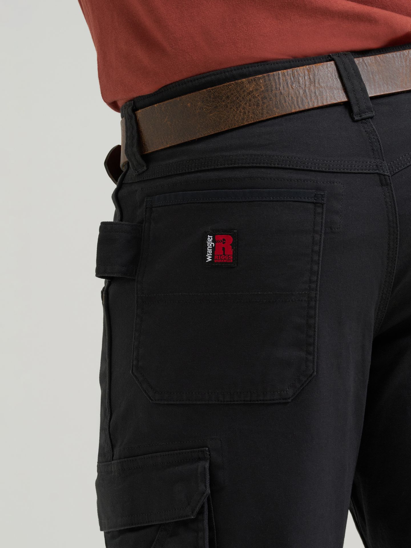 Мужские брюки Wrangler Riggs Workwear® Performance Canvas Ranger Cargo, цвет: Угольно-чёрный — фото 5