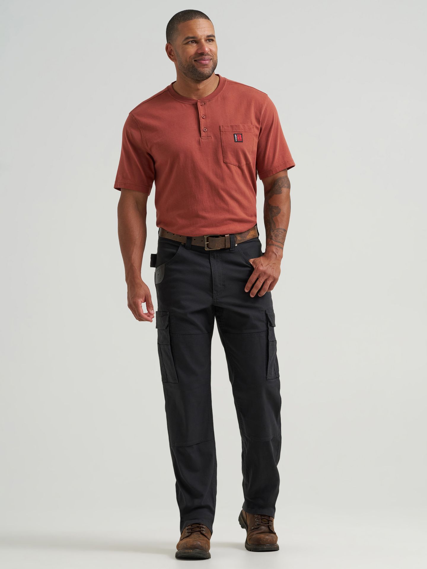 Мужские брюки Wrangler Riggs Workwear® Performance Canvas Ranger Cargo, цвет: Угольно-чёрный — фото 1