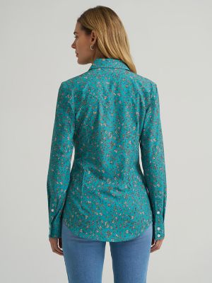 Women's Wrangler Aria Performance Shirt in Green