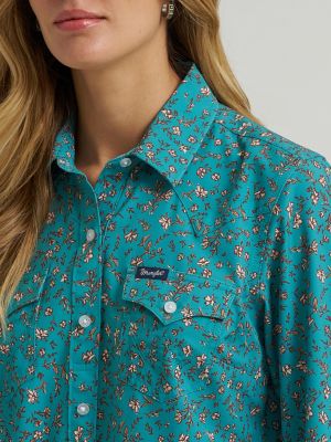 Women's Wrangler Aria Performance Shirt in Green