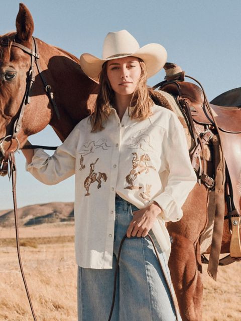 Женские рубашки Wrangler Women's Embroidered Boyfriend Western Snap Denim Shirt
