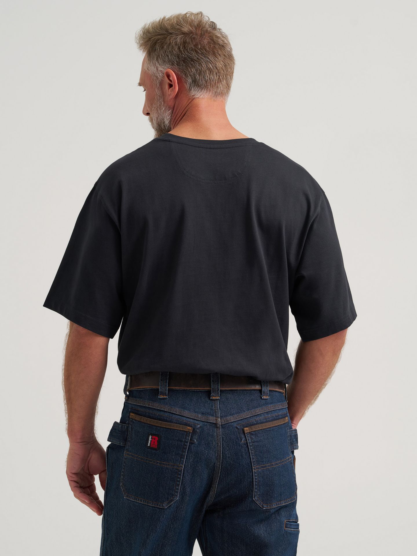 Мужская футболка Wrangler Riggs Workwear® Short Sleeve Relaxed Crew, цвет: Чёрный — фото 4