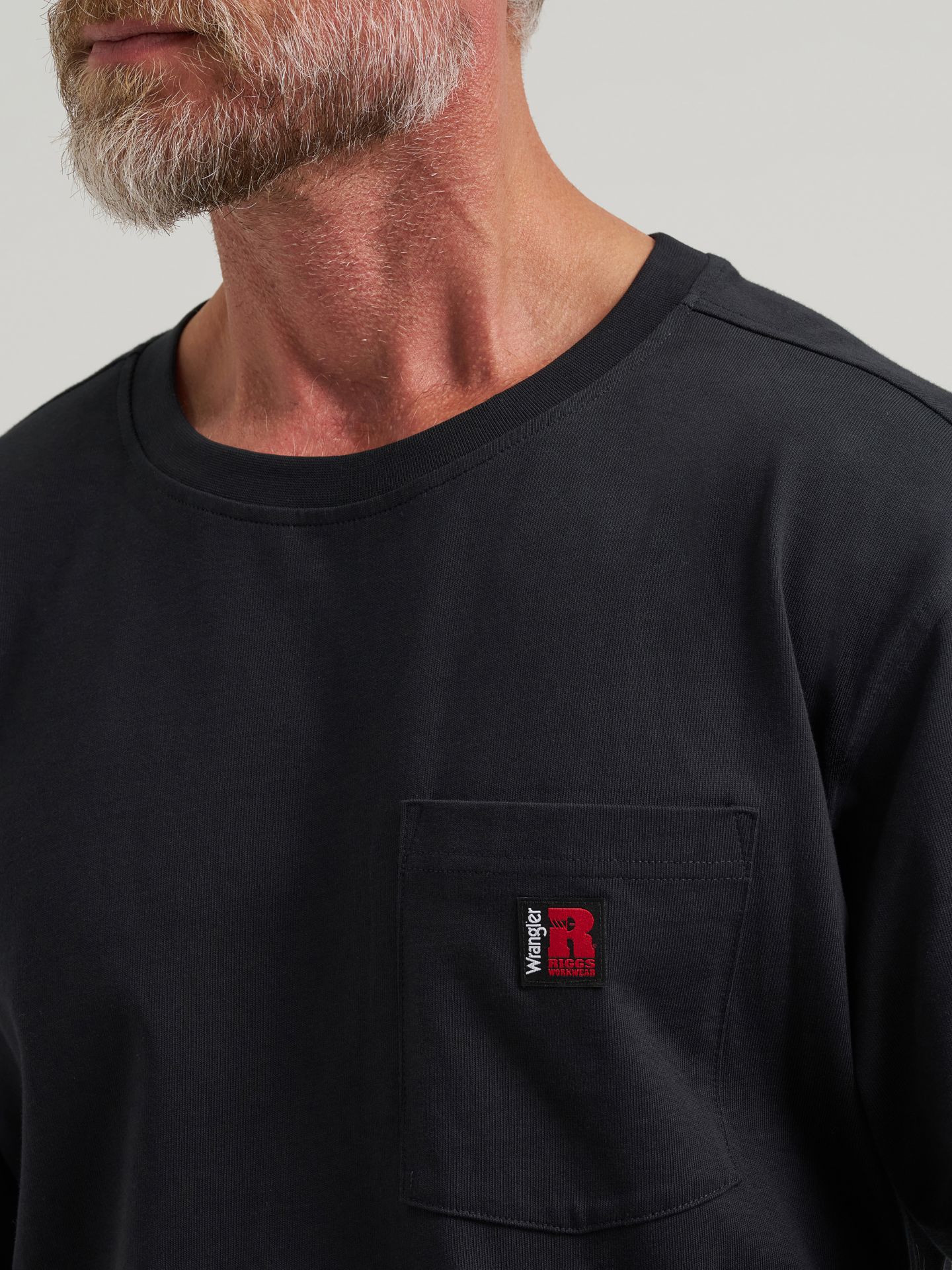 Мужская футболка Wrangler Riggs Workwear® Short Sleeve Relaxed Crew, цвет: Чёрный — фото 5