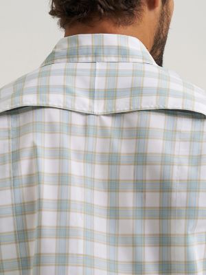Wrangler All Terrain Gear Men's Plaid Hike to Fish Shirt