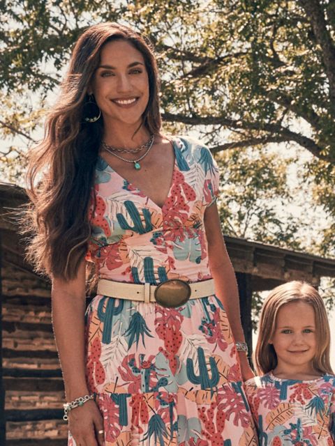 Женские блузки Wrangler Women's Wrangler Smocked Crop Printed Blouse