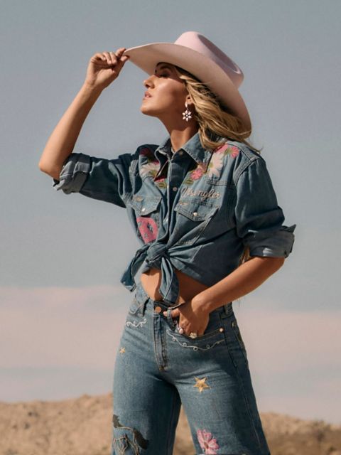 Женские рубашки Wrangler Lainey Wilson x Wrangler Embroidered Denim Shirt