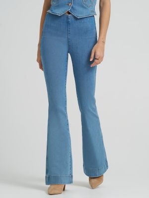 Lainey Wilson x Wrangler Novelty Pull-On Flare Jean in Indigo alternative view 3