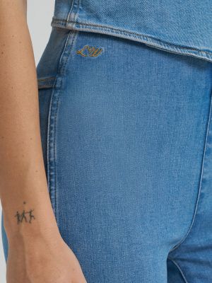 Lainey Wilson x Wrangler Novelty Pull-On Flare Jean in Indigo alternative view 7