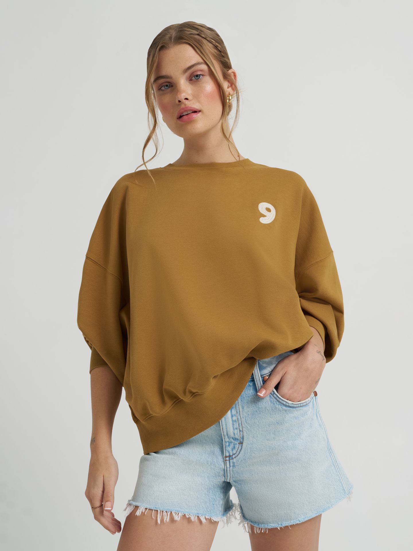 Женские толстовки Lainey Wilson x Wrangler Hearts Dreams, цвет: Приглушённый золотой — фото 4
