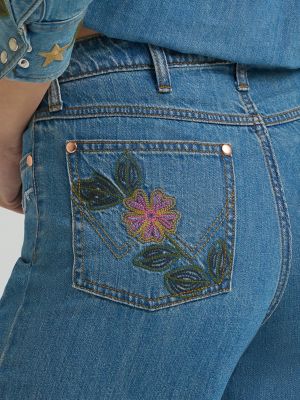 Lainey Wilson x Wrangler Embroidered Cheeky Wide Leg Jean in Mid Wash alternative view 9