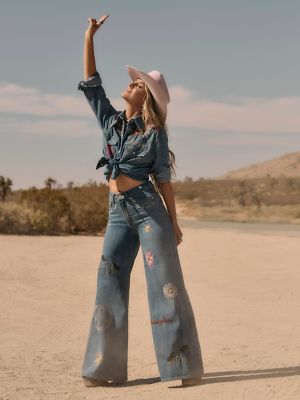 Lainey Wilson x Wrangler Embroidered Cheeky Wide Leg Jean