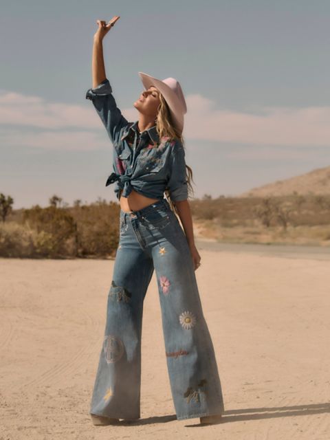 Женские джинсы Wrangler Lainey Wilson x Wrangler Embroidered Cheeky Wide Leg Jean