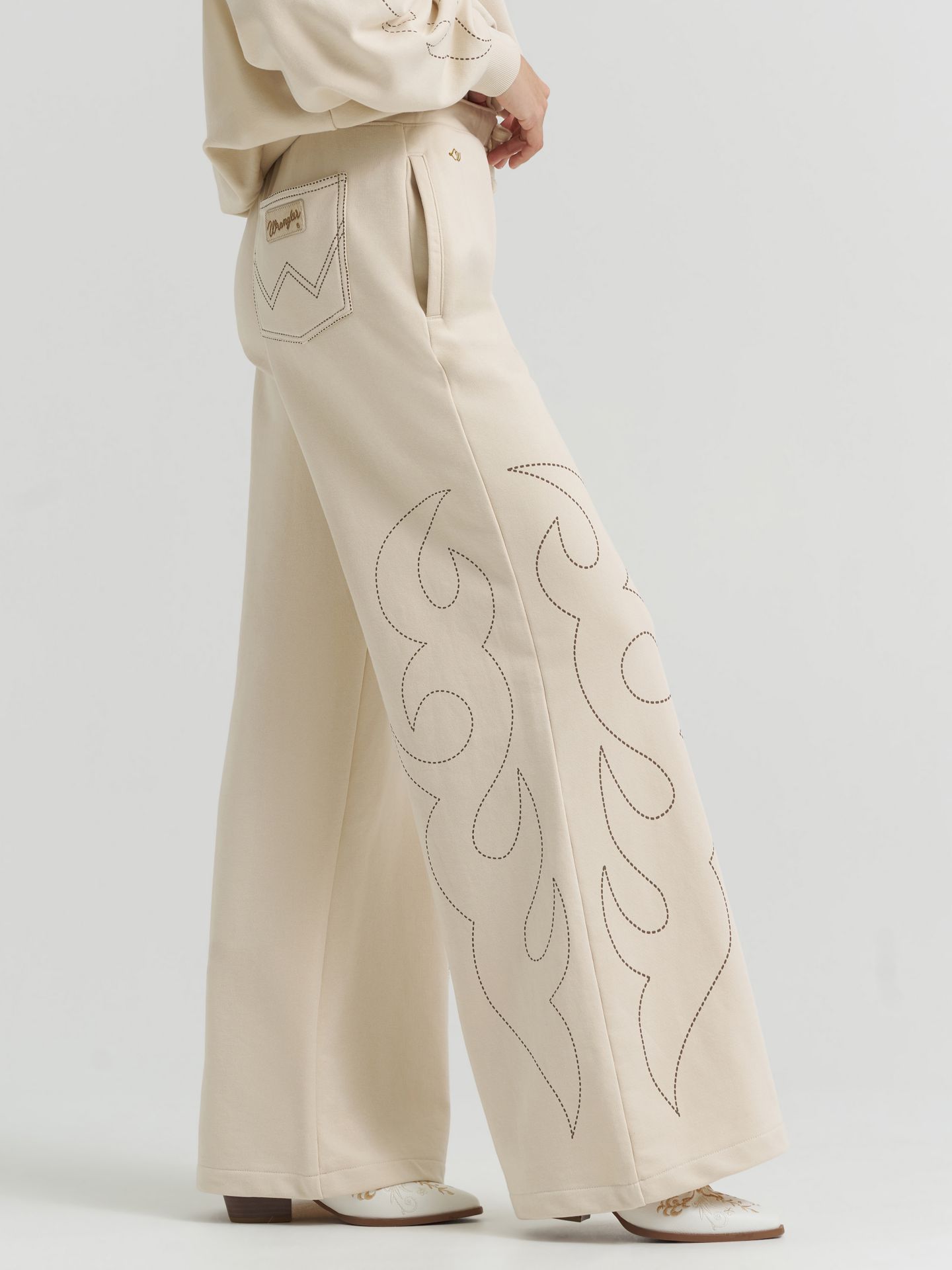 Женские брюки Lainey Wilson x Wrangler Cowboy Sweatpants, цвет: Какао — фото 5