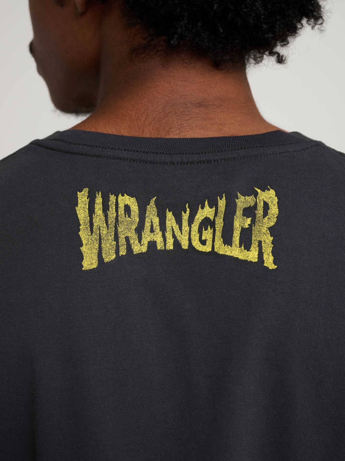 Мужская футболка Wrangler x Stranger Things, цвет: Потёртый чёрный — фото 7