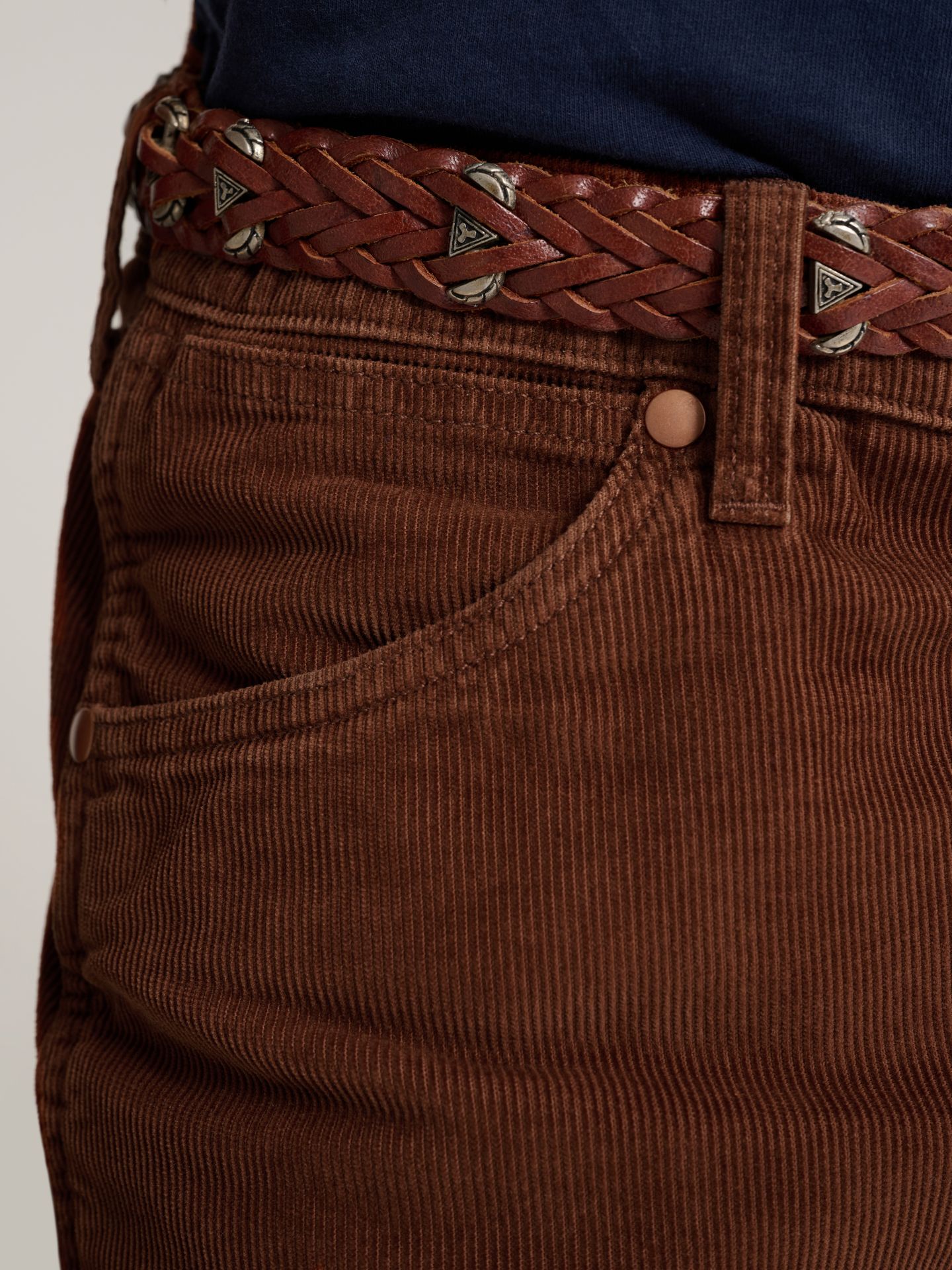 Мужские брюки Wrangler x Stranger Things 13MWZ Cowboy Cut Corduroy, цвет: Медный коричневый — фото 8