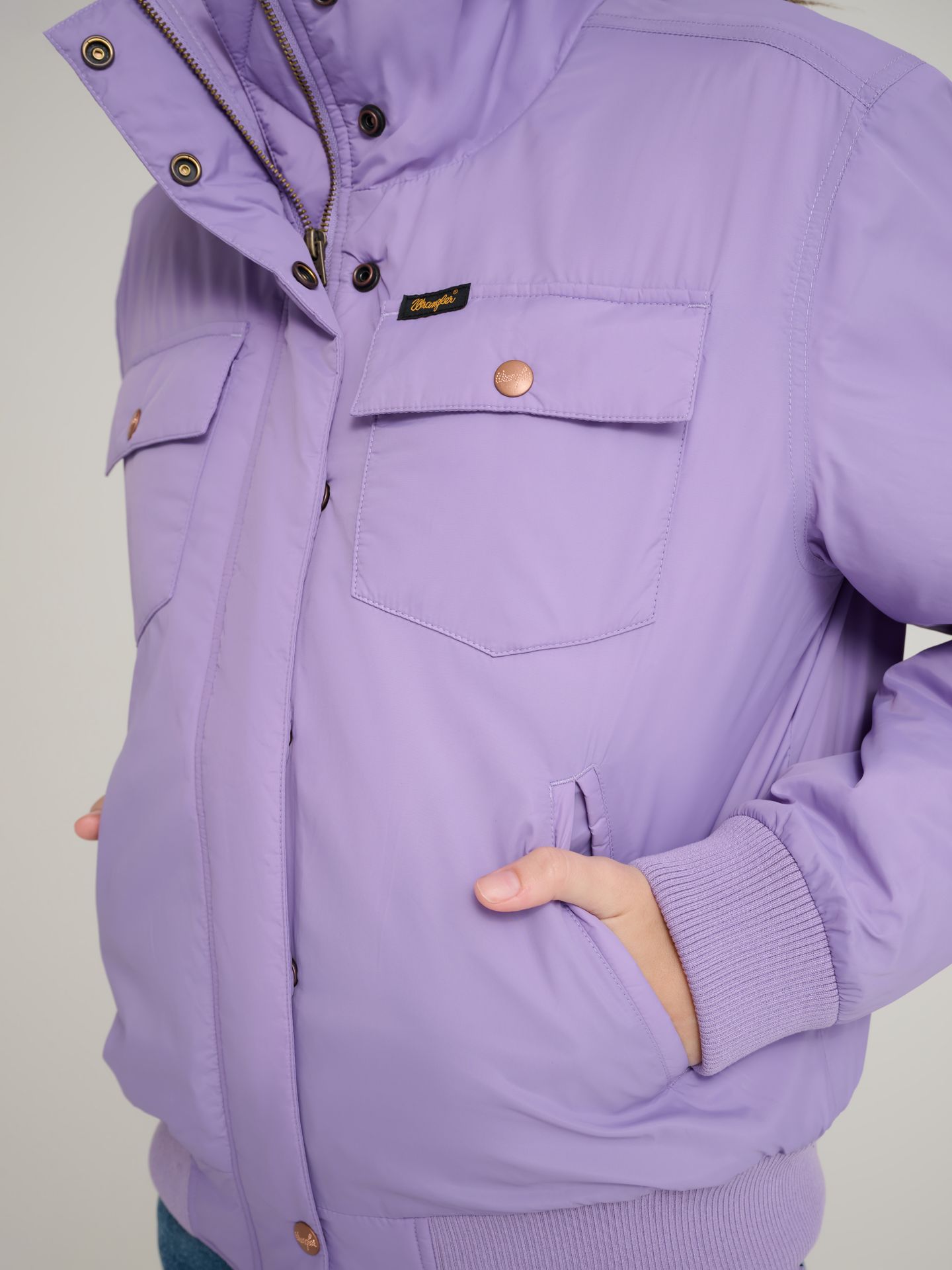 Женская куртка Wrangler x Stranger Things Erica, цвет: Фиолетовый — фото 5