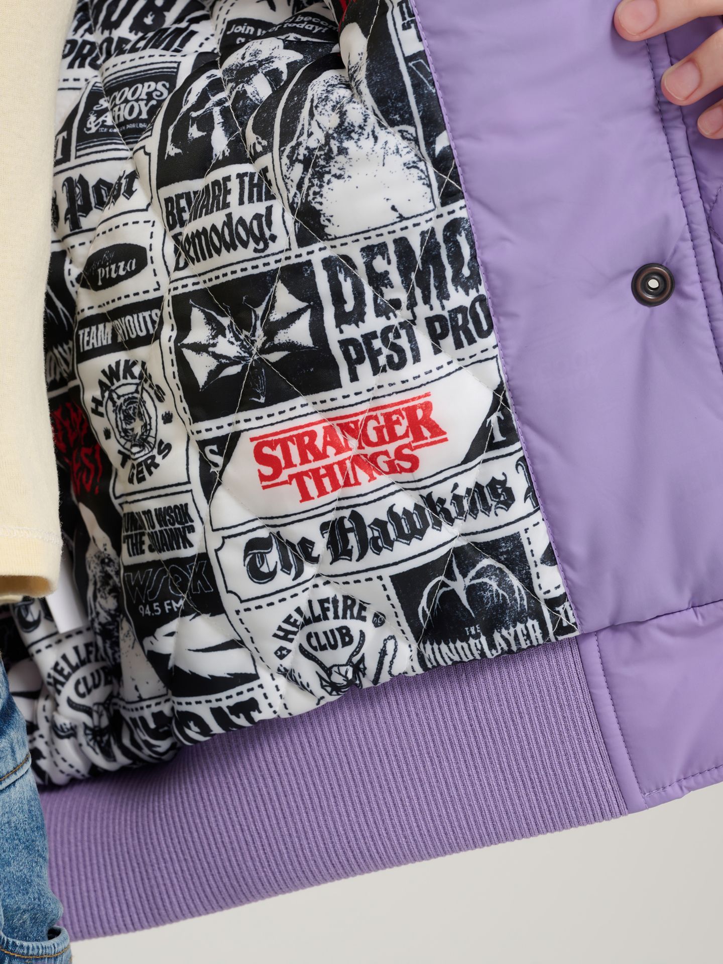Женская куртка Wrangler x Stranger Things Erica, цвет: Фиолетовый — фото 8