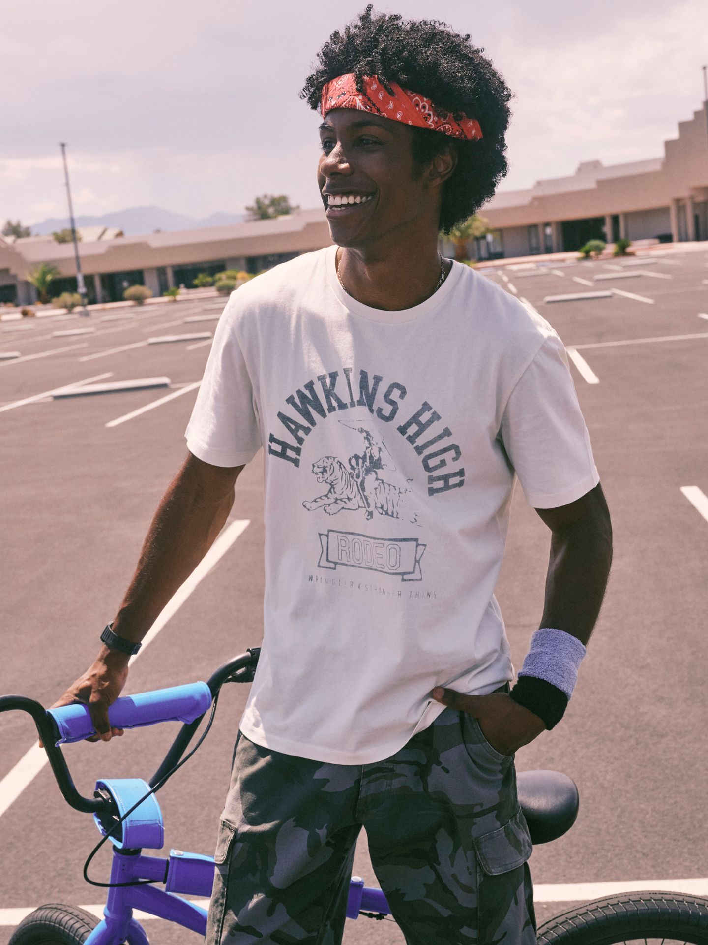Футболка Wrangler x Stranger Things Hawkins High, цвет: Белый — фото 1