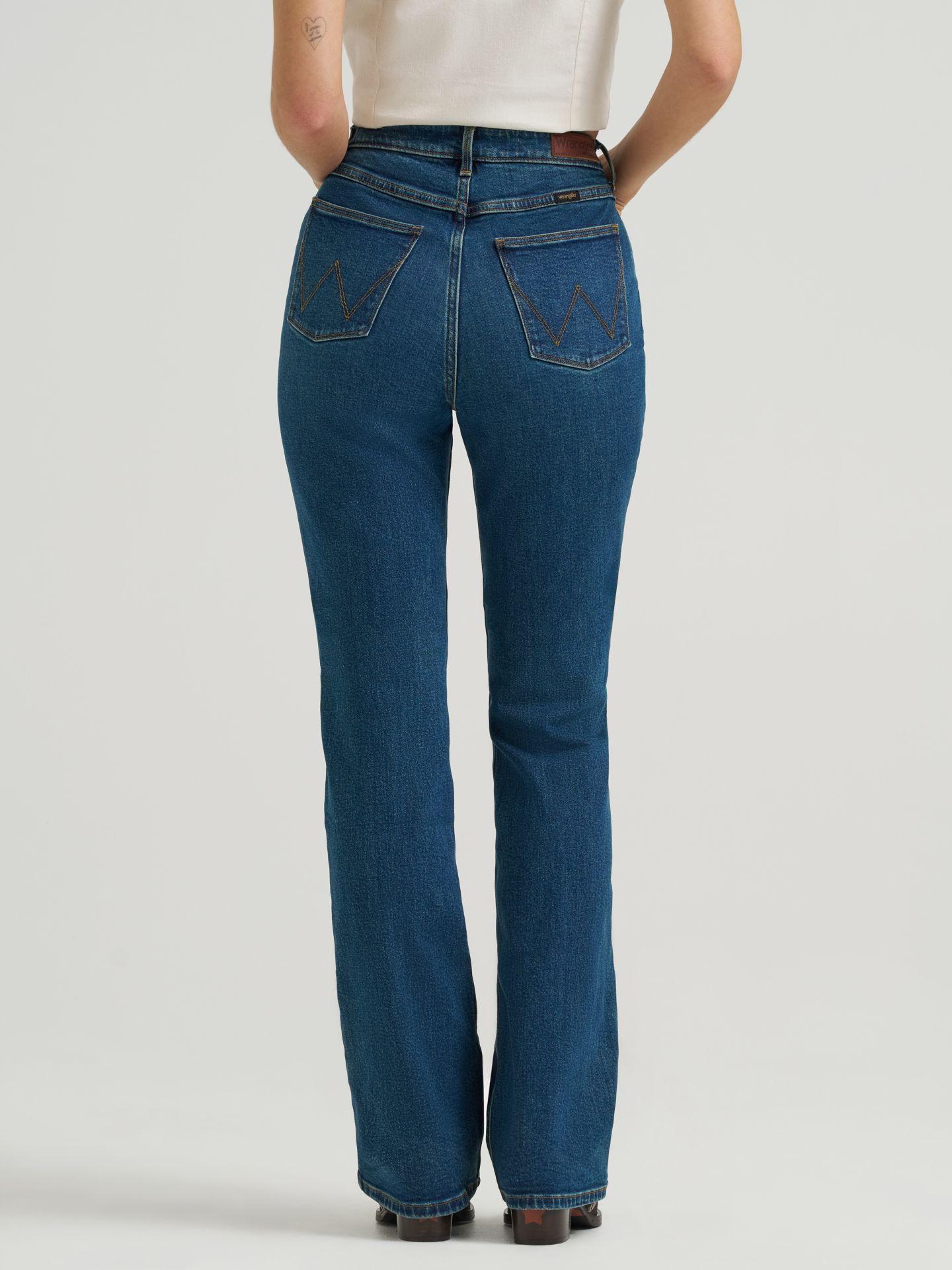 Женские джинсы Wrangler High Rise Bold Boot Jean, цвет: Alpine — фото 3