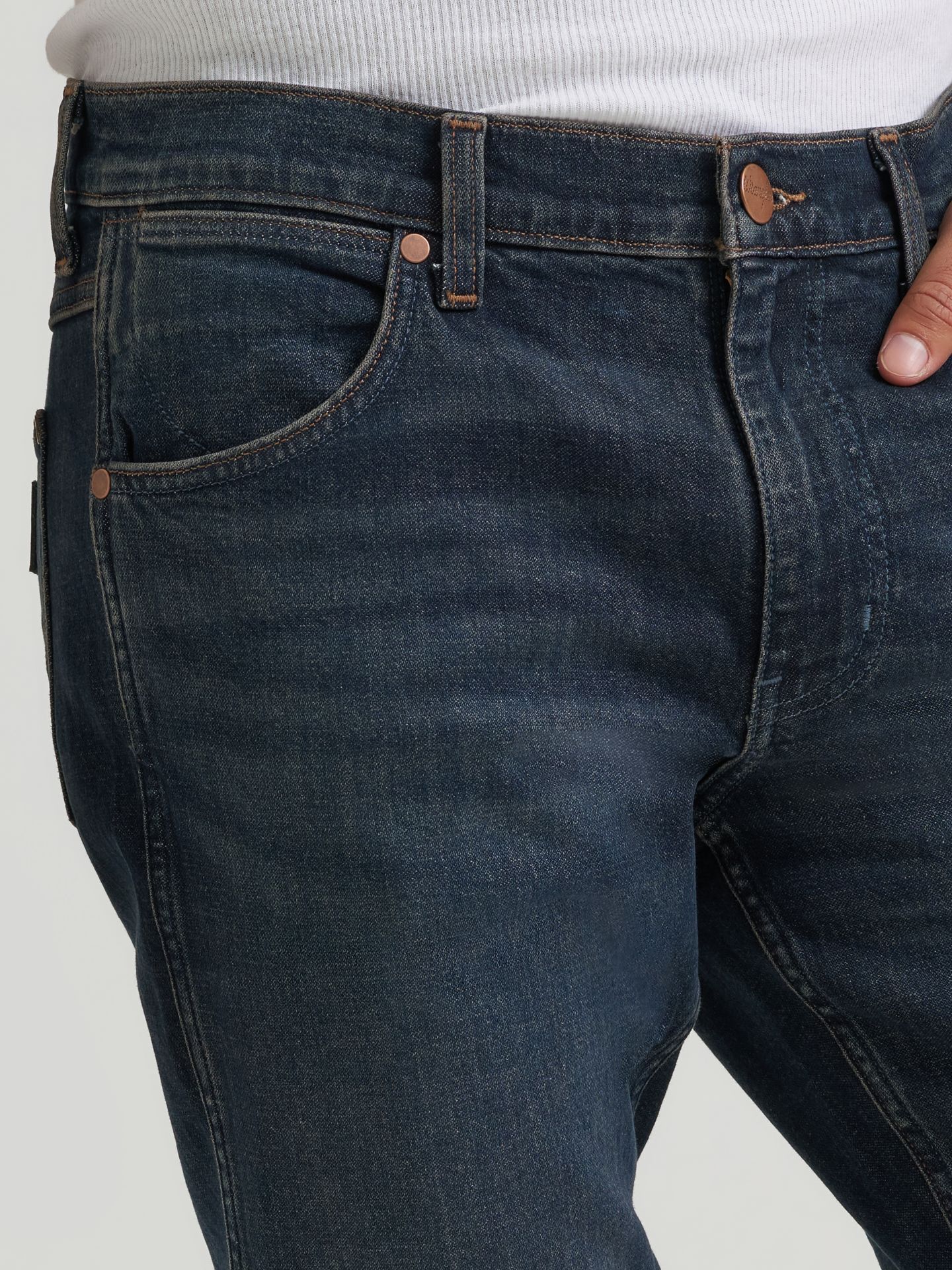 Мужские джинсы Wrangler Toughlite™ Greensboro Jean, цвет: Выцветший — фото 7