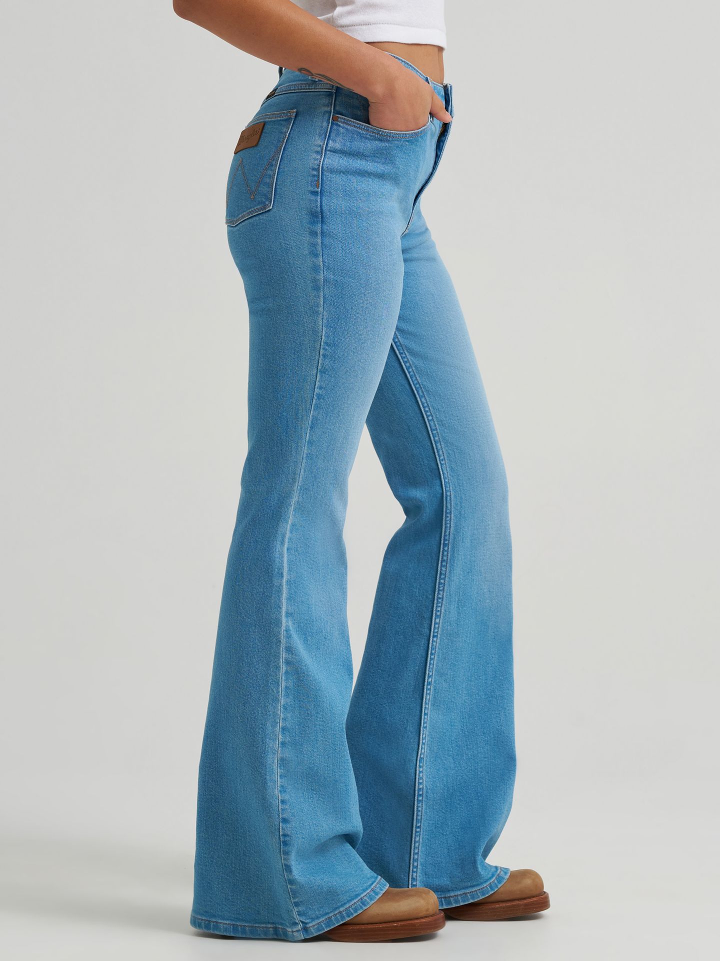 Женские джинсы Wrangler High Rise Flare, цвет: Georgia — фото 4