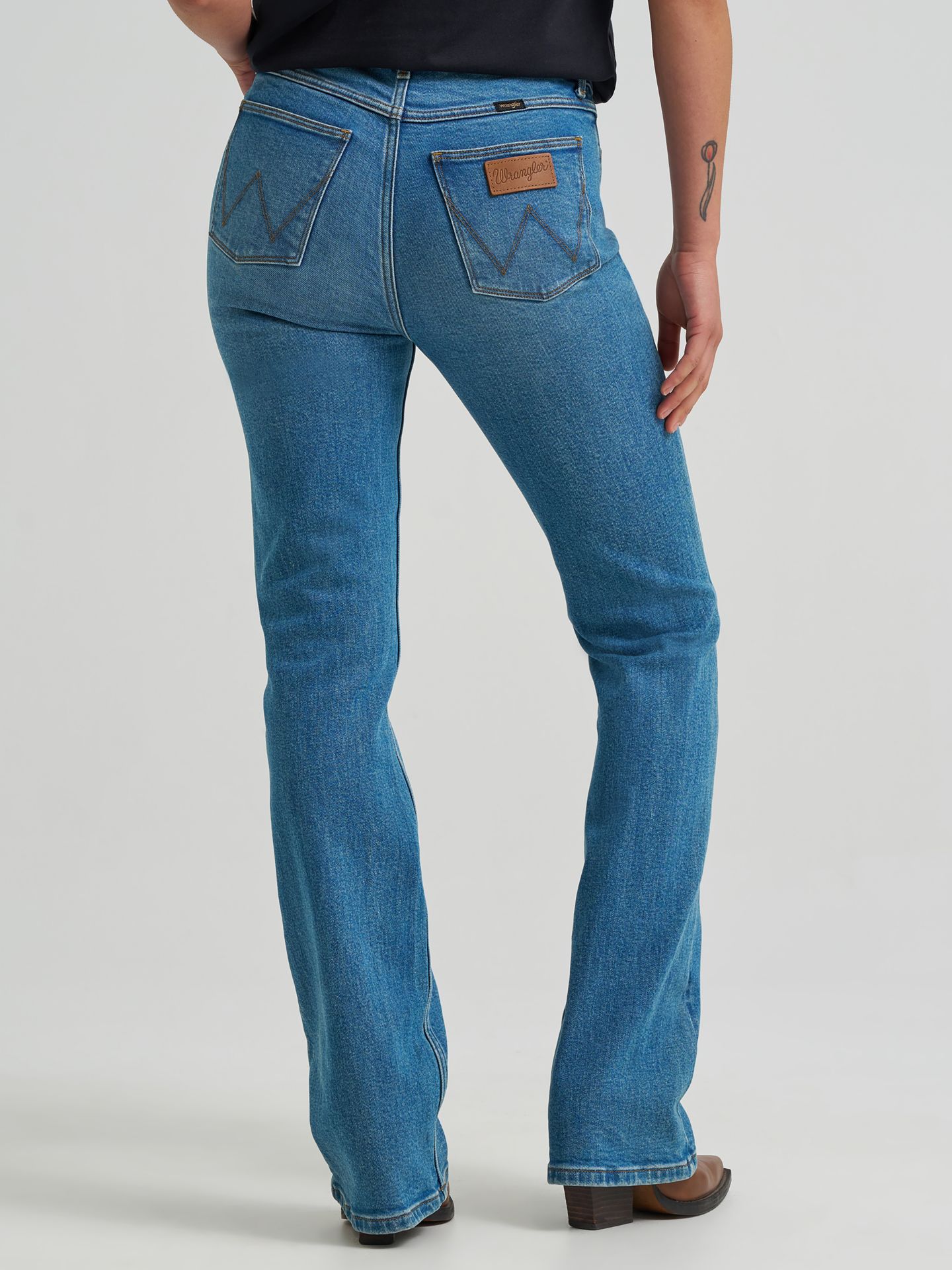 Женские джинсы Wrangler High Rise Bootcut, цвет: Charlotte — фото 2