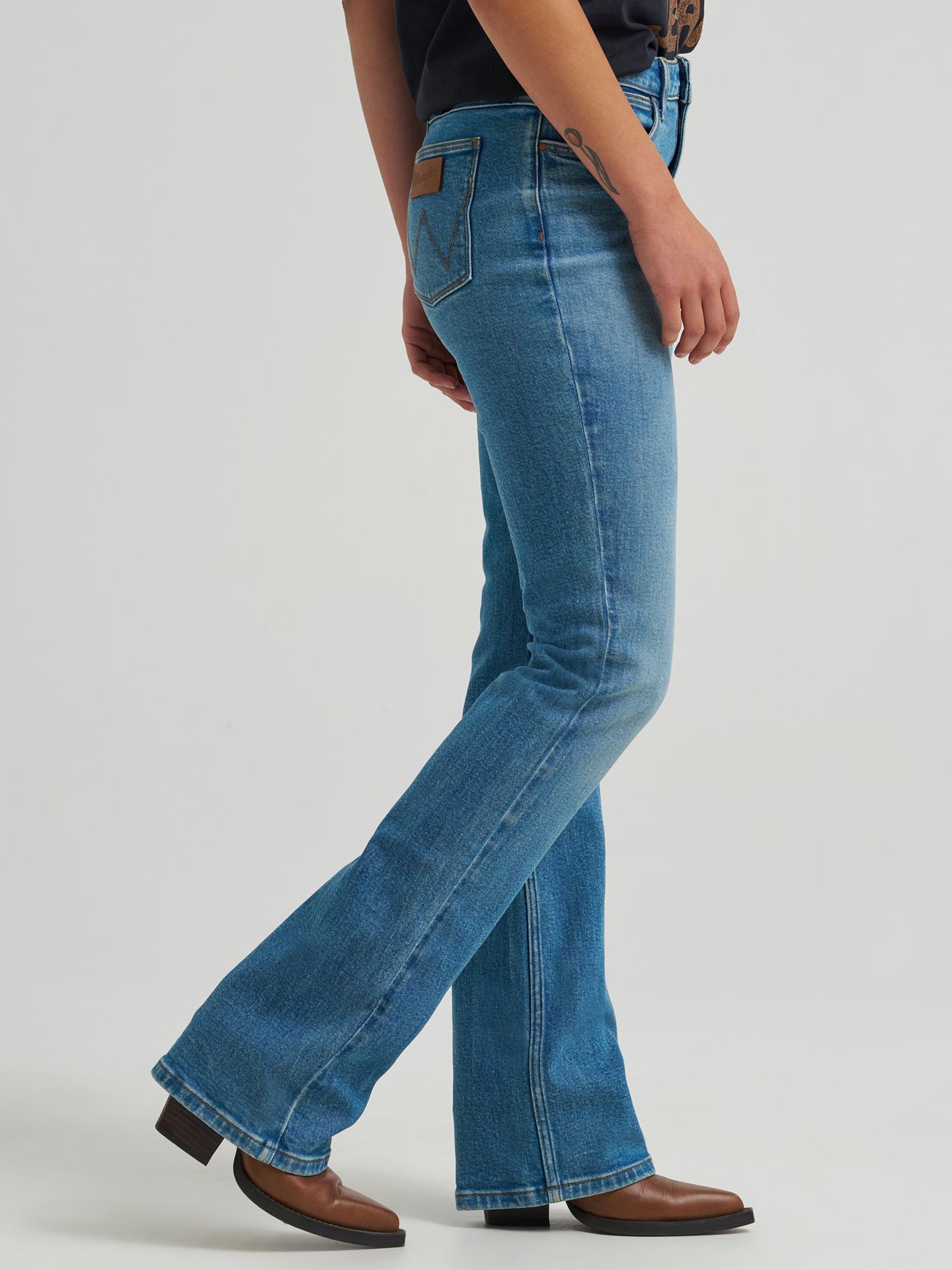 Женские джинсы Wrangler High Rise Bootcut, цвет: Charlotte — фото 4