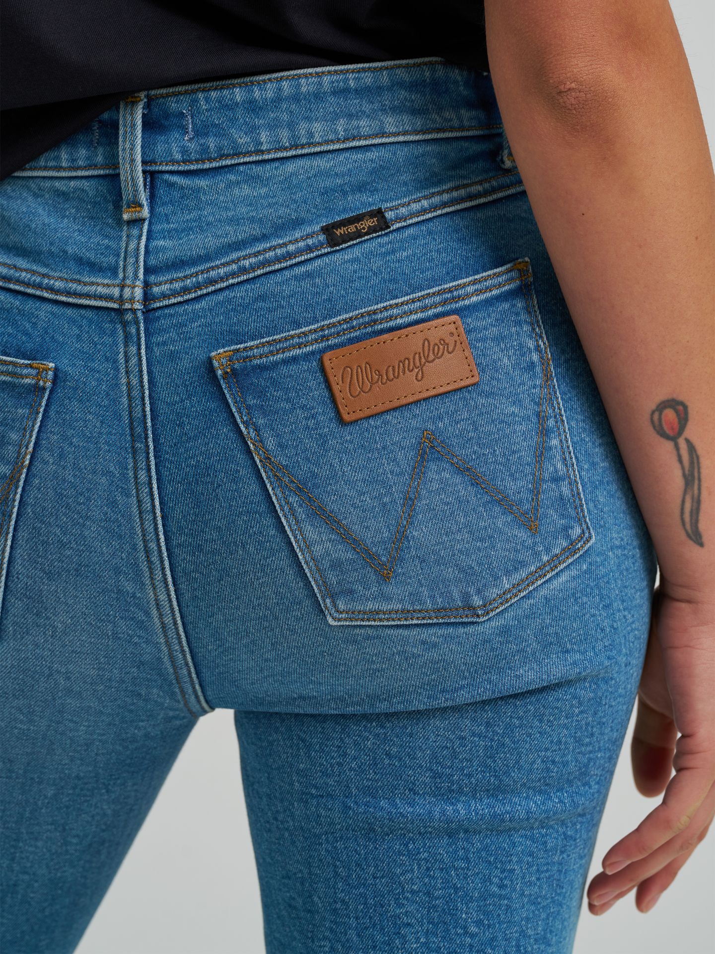 Женские джинсы Wrangler High Rise Bootcut, цвет: Charlotte — фото 6