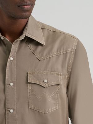 Men's Wrangler Retro&reg; Premium Western Snap Solid Shirt in Tan