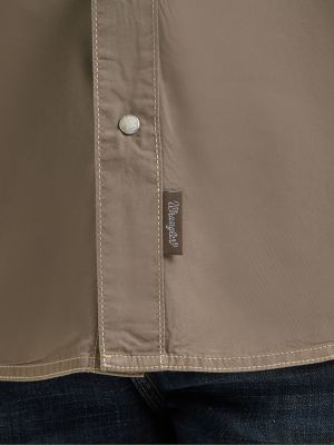Men's Wrangler Retro&reg; Premium Western Snap Solid Shirt in Tan