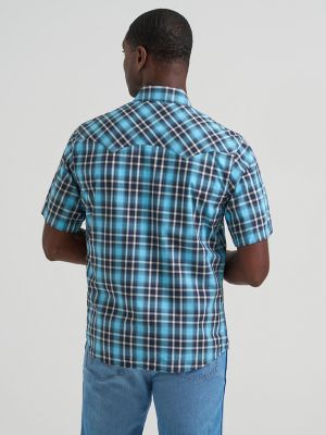Men's Wrangler Retro&reg; Short Sleeve Sawtooth Pocket Western Snap Shirt in Blue n Black
