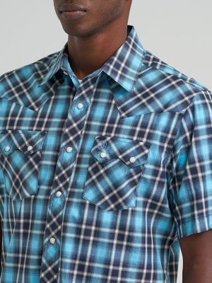 Men's Wrangler Retro&reg; Short Sleeve Sawtooth Pocket Western Snap Shirt in Blue n Black